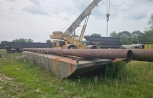 walled spud barge