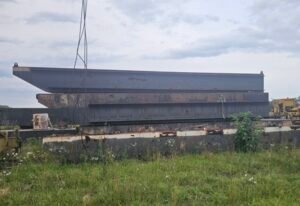 Pin together pontoons and barges