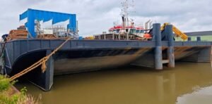 flattop barge